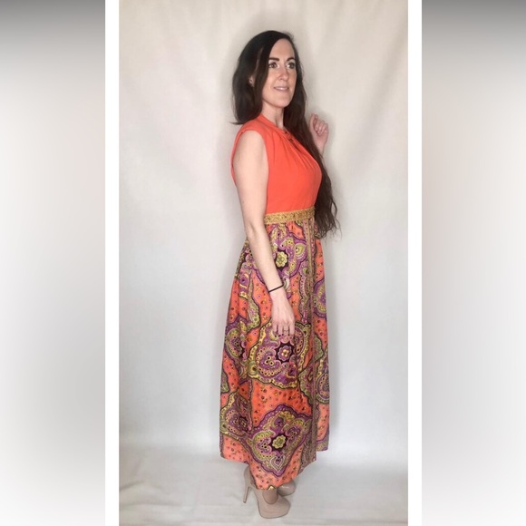 Vintage red paisley evening dress, size 14, 1960s dress, 1960s fashion, bright - Picture 5 of 6